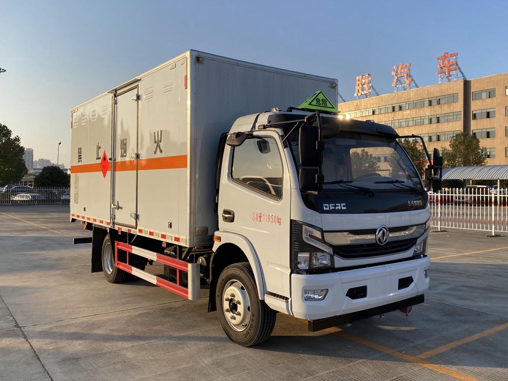 楚勝牌CSC5125XRY6型易燃液體廂式運(yùn)輸車